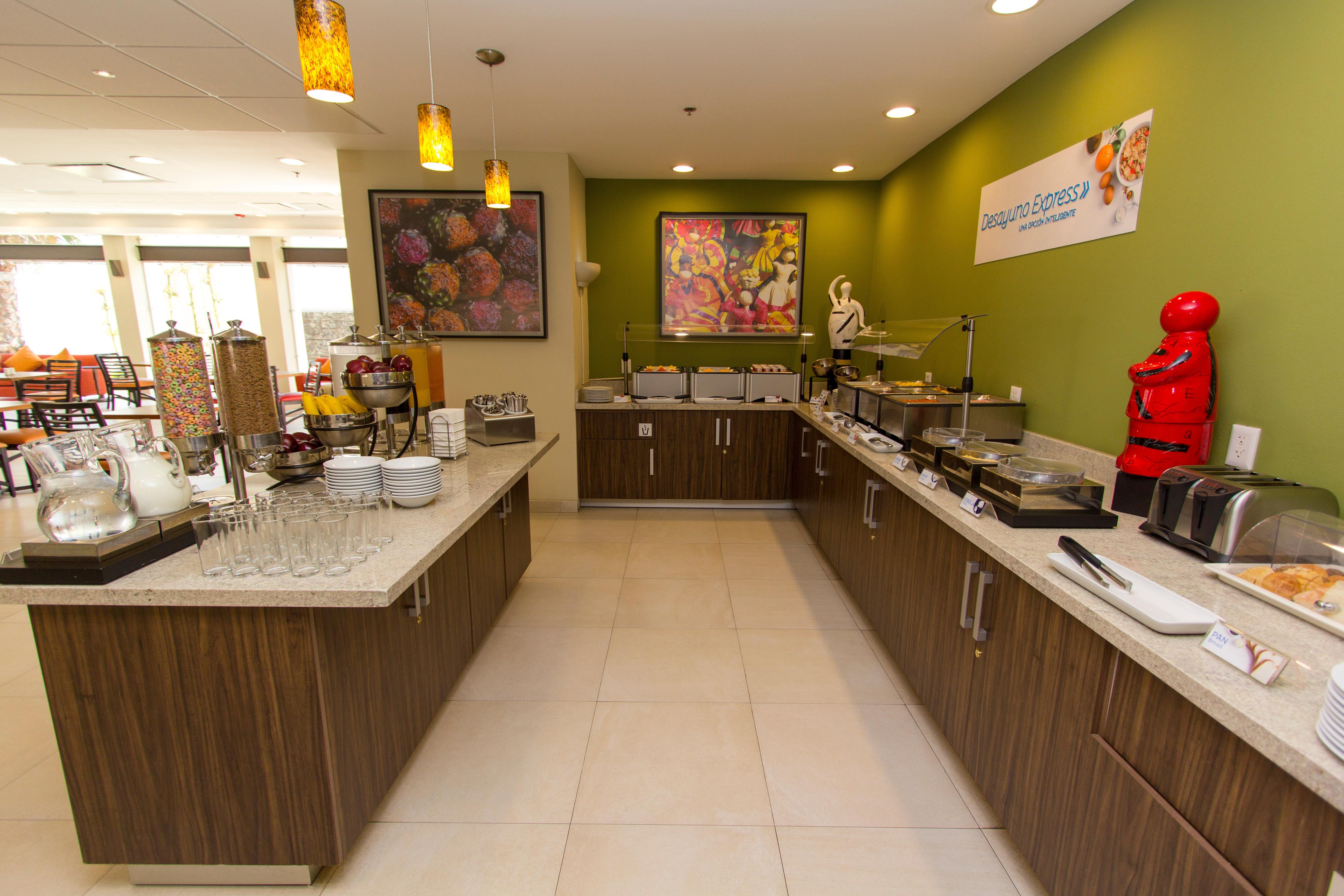Holiday Inn Express Guadalajara Aeropuerto By Ihg Las Pintas Dış mekan fotoğraf
