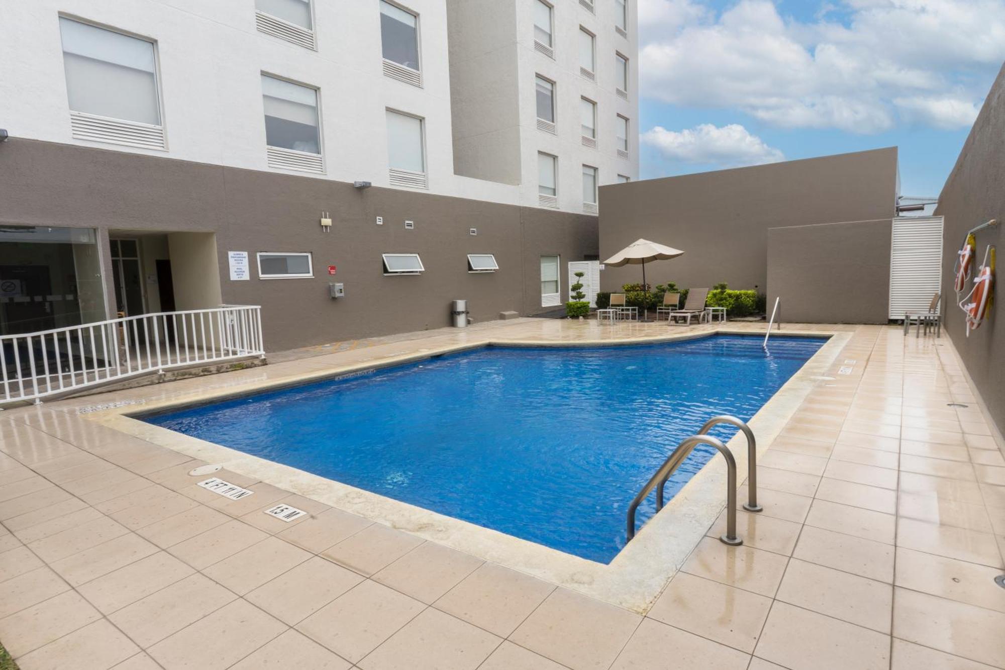 Holiday Inn Express Guadalajara Aeropuerto By Ihg Las Pintas Dış mekan fotoğraf