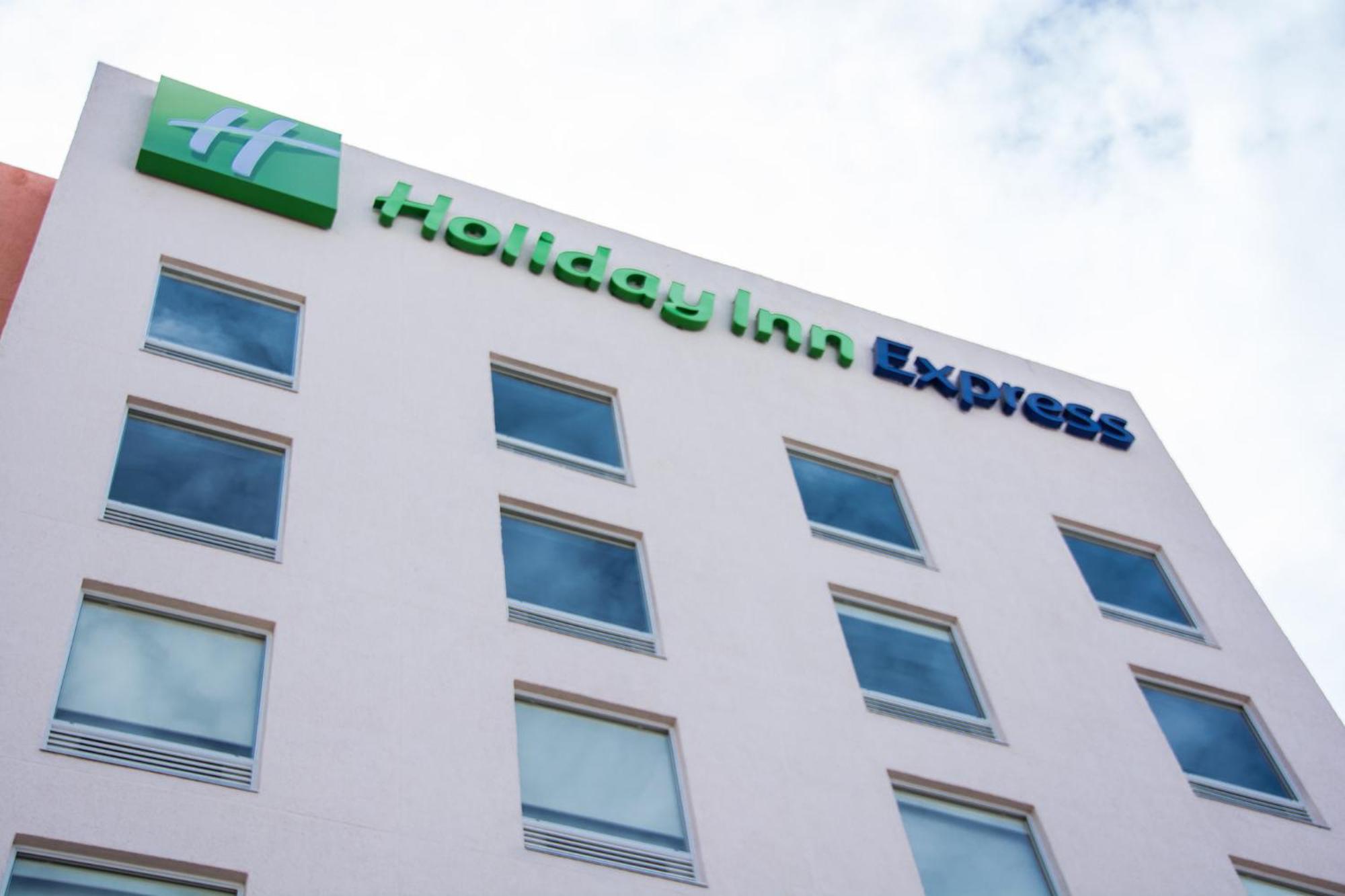 Holiday Inn Express Guadalajara Aeropuerto By Ihg Las Pintas Dış mekan fotoğraf