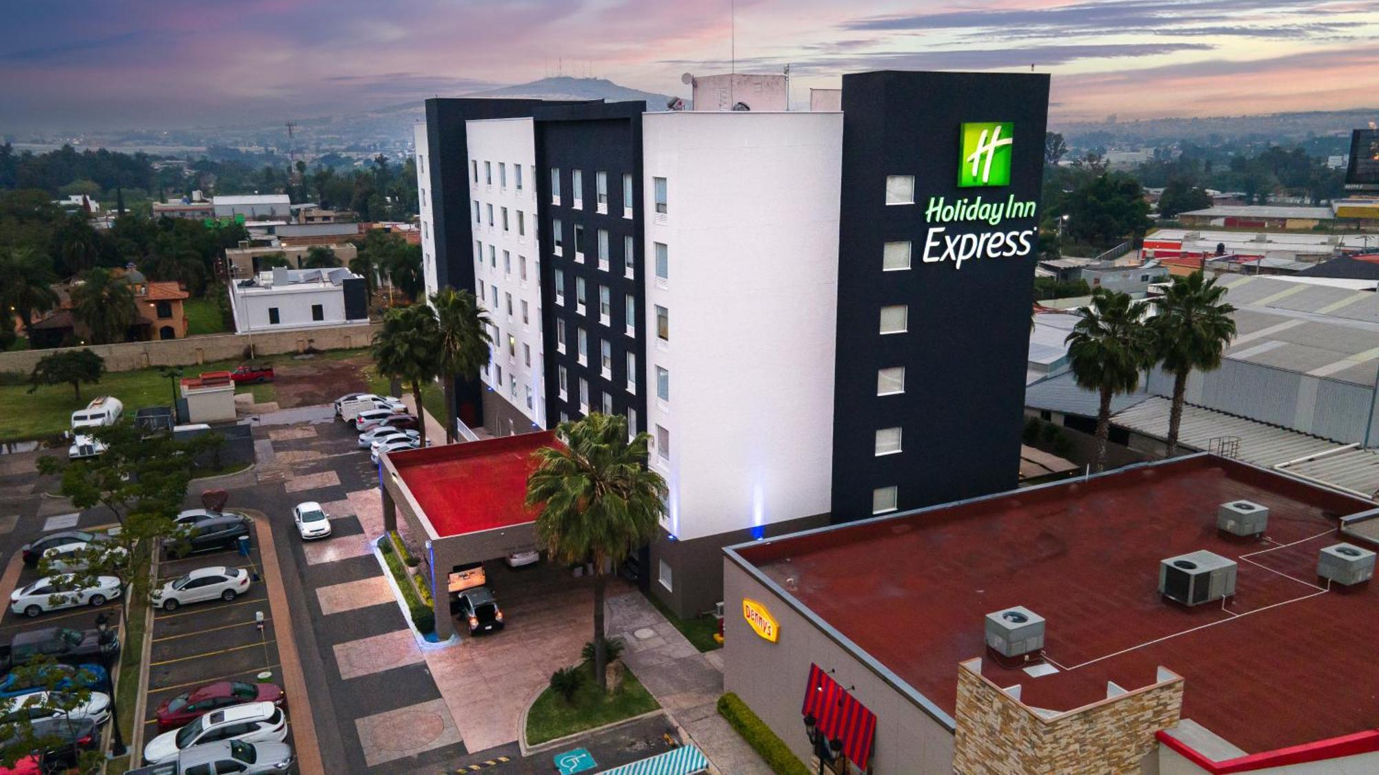 Holiday Inn Express Guadalajara Aeropuerto By Ihg Las Pintas Dış mekan fotoğraf