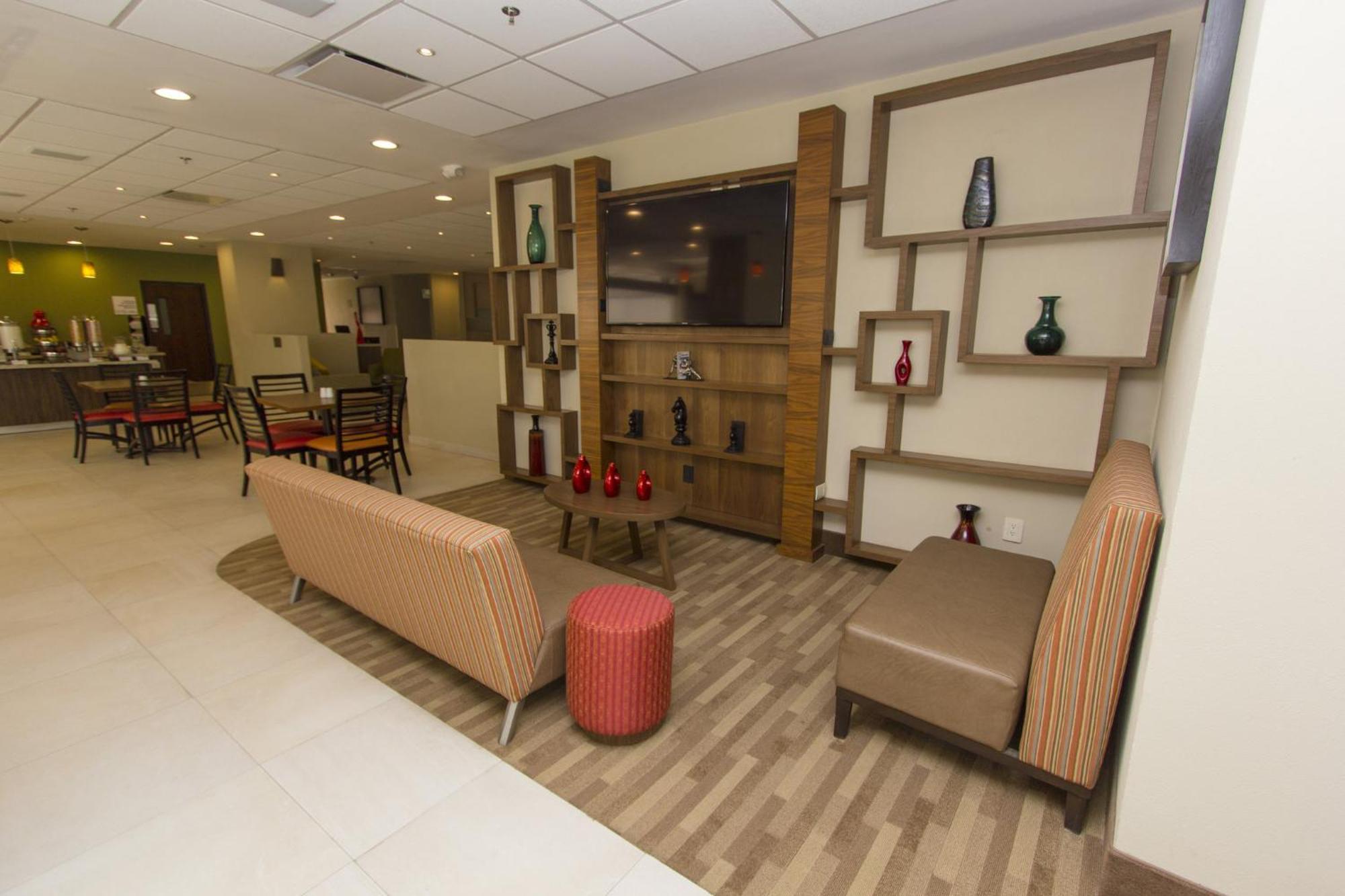 Holiday Inn Express Guadalajara Aeropuerto By Ihg Las Pintas Dış mekan fotoğraf