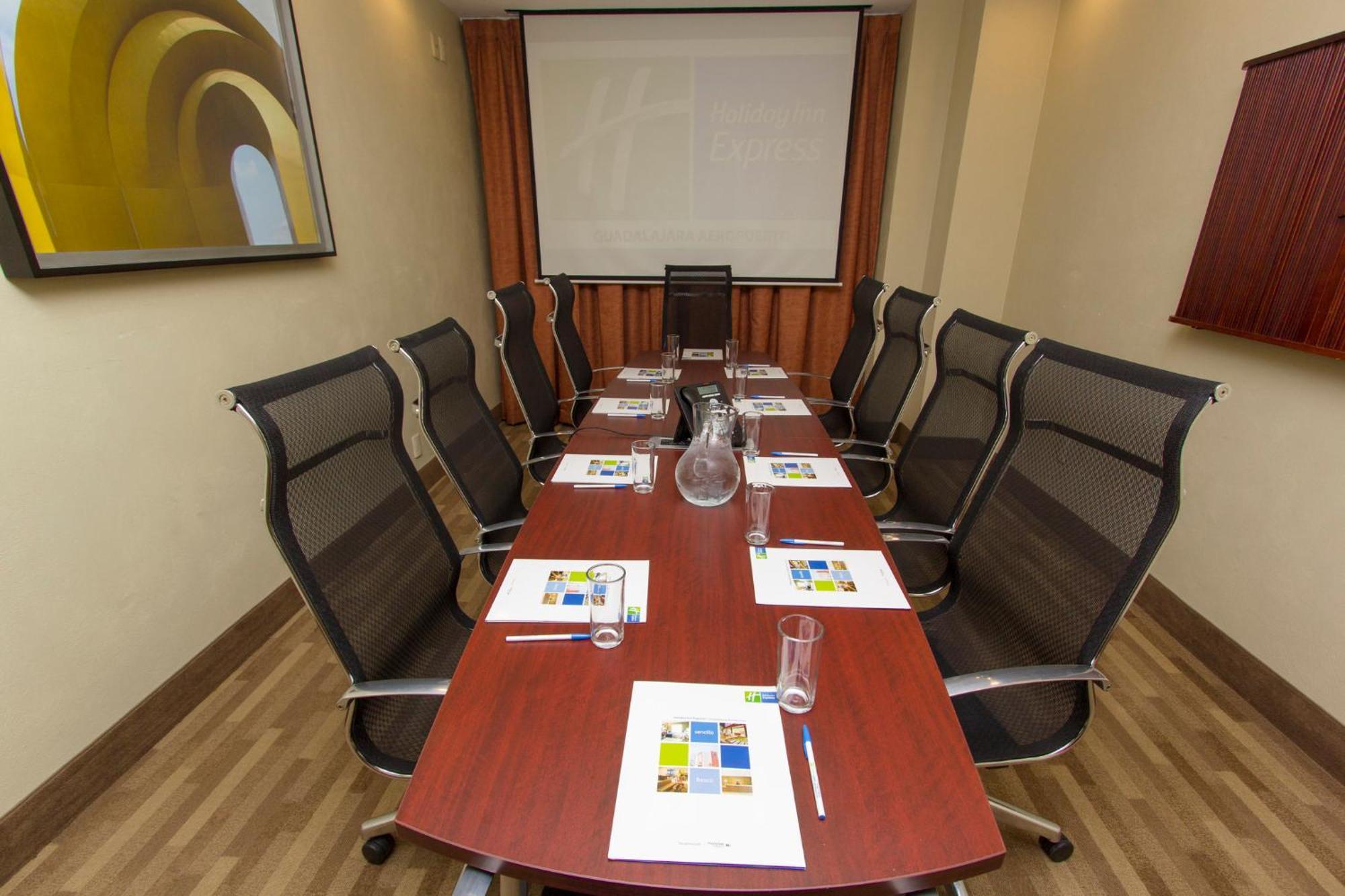 Holiday Inn Express Guadalajara Aeropuerto By Ihg Las Pintas Dış mekan fotoğraf