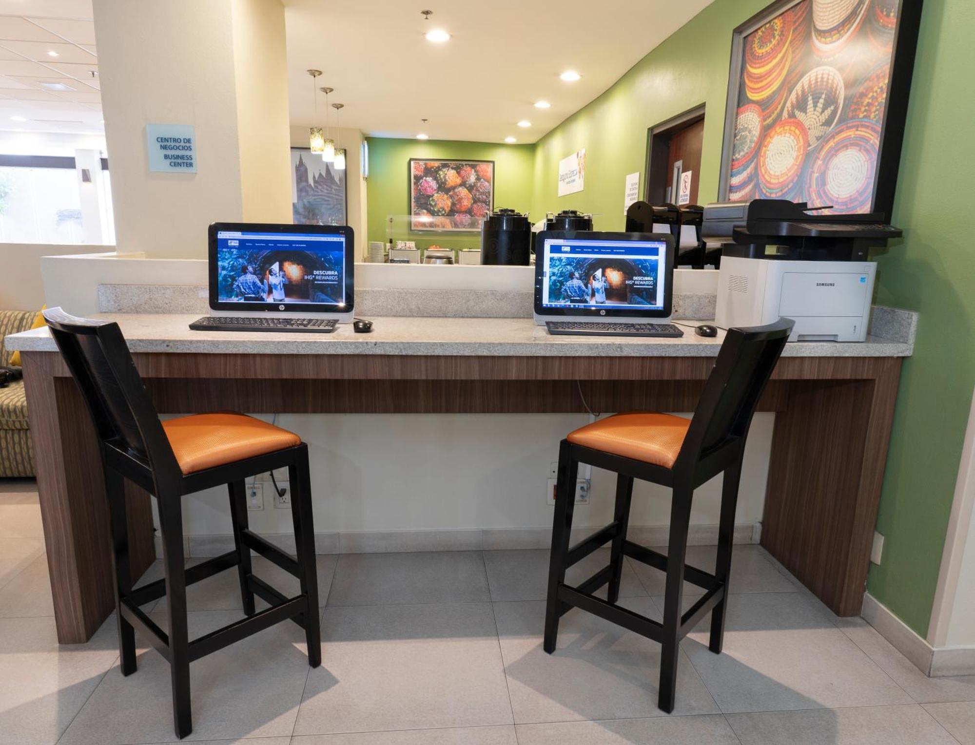 Holiday Inn Express Guadalajara Aeropuerto By Ihg Las Pintas Dış mekan fotoğraf