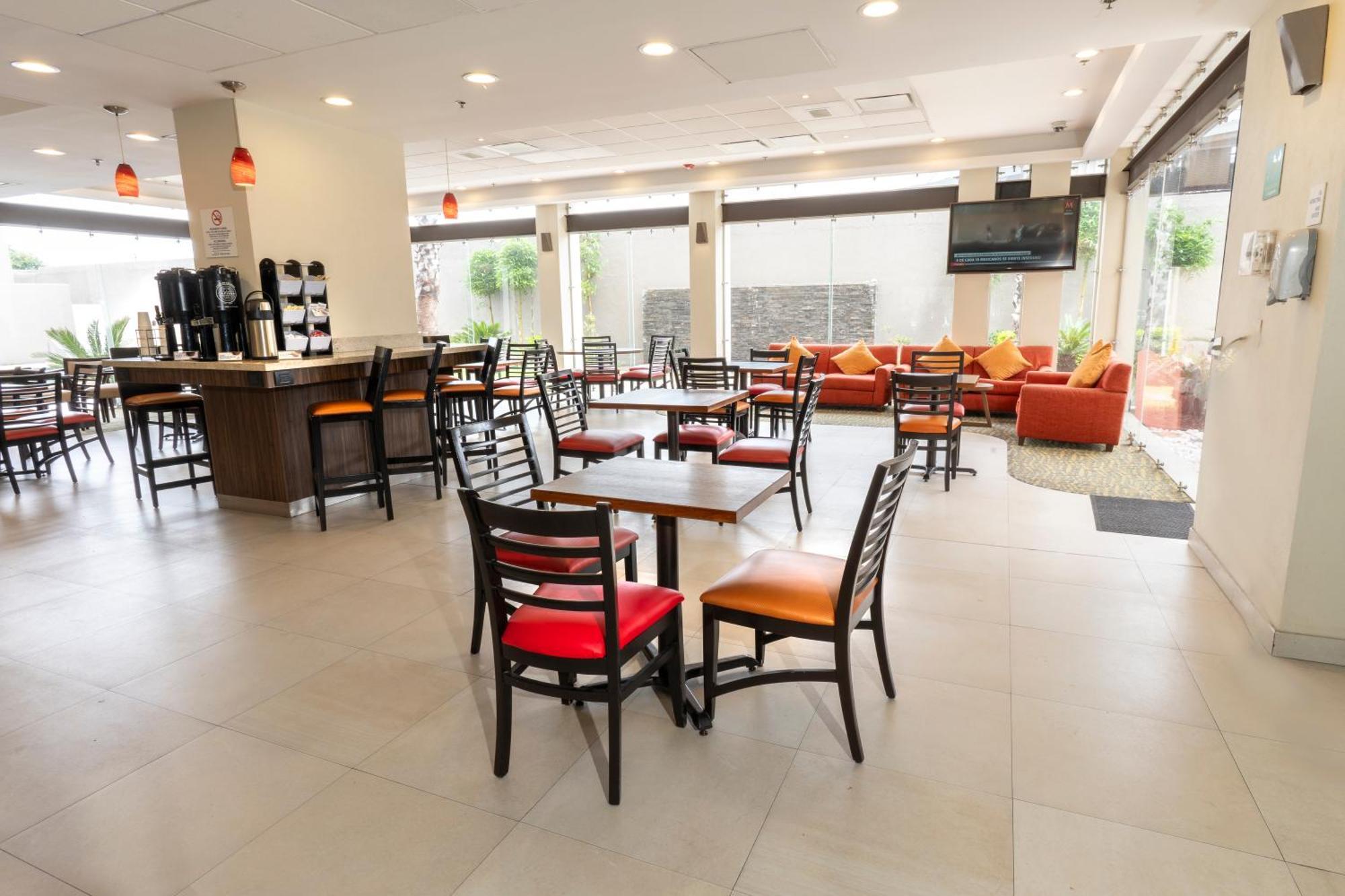 Holiday Inn Express Guadalajara Aeropuerto By Ihg Las Pintas Dış mekan fotoğraf