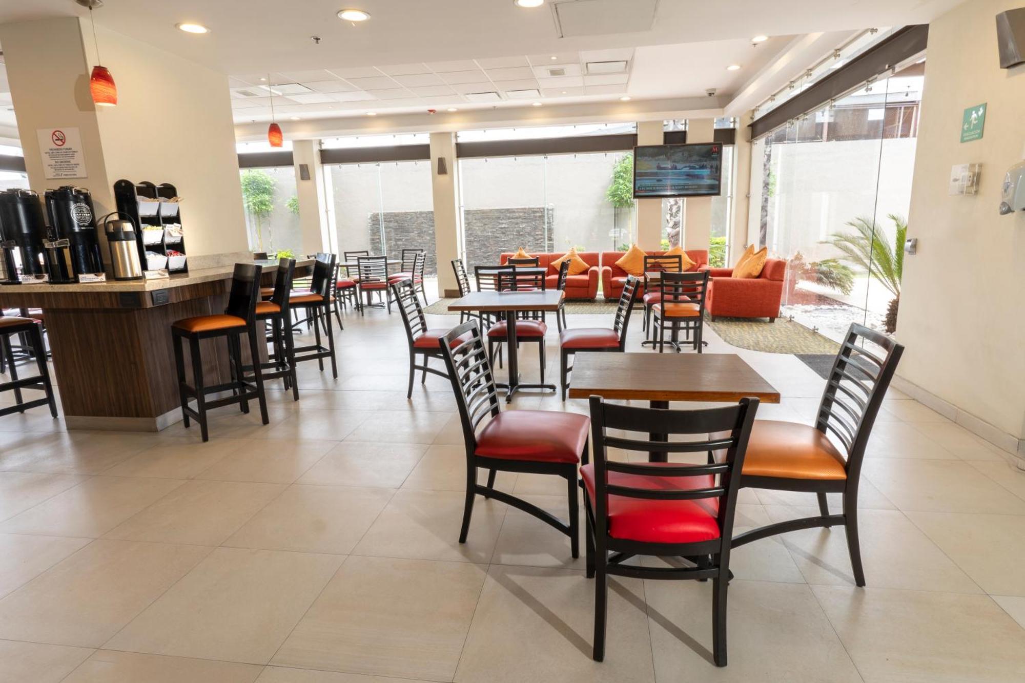 Holiday Inn Express Guadalajara Aeropuerto By Ihg Las Pintas Dış mekan fotoğraf