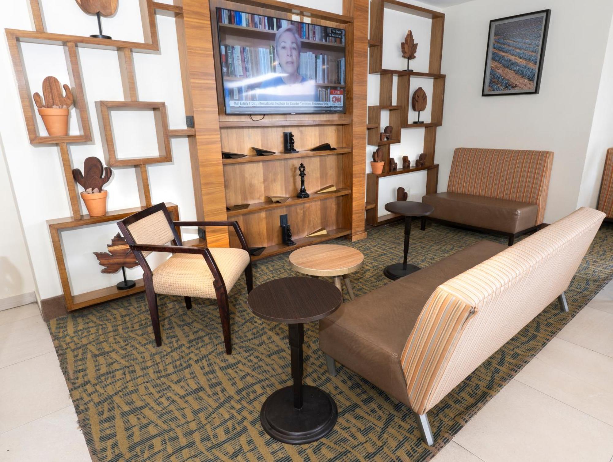Holiday Inn Express Guadalajara Aeropuerto By Ihg Las Pintas Dış mekan fotoğraf