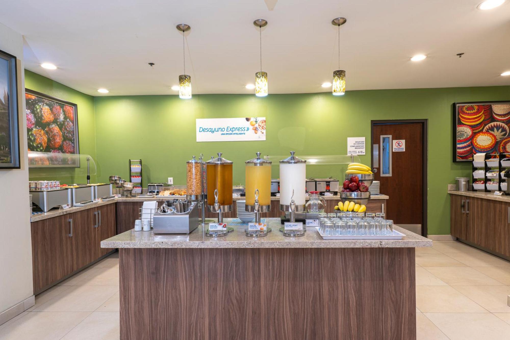 Holiday Inn Express Guadalajara Aeropuerto By Ihg Las Pintas Dış mekan fotoğraf