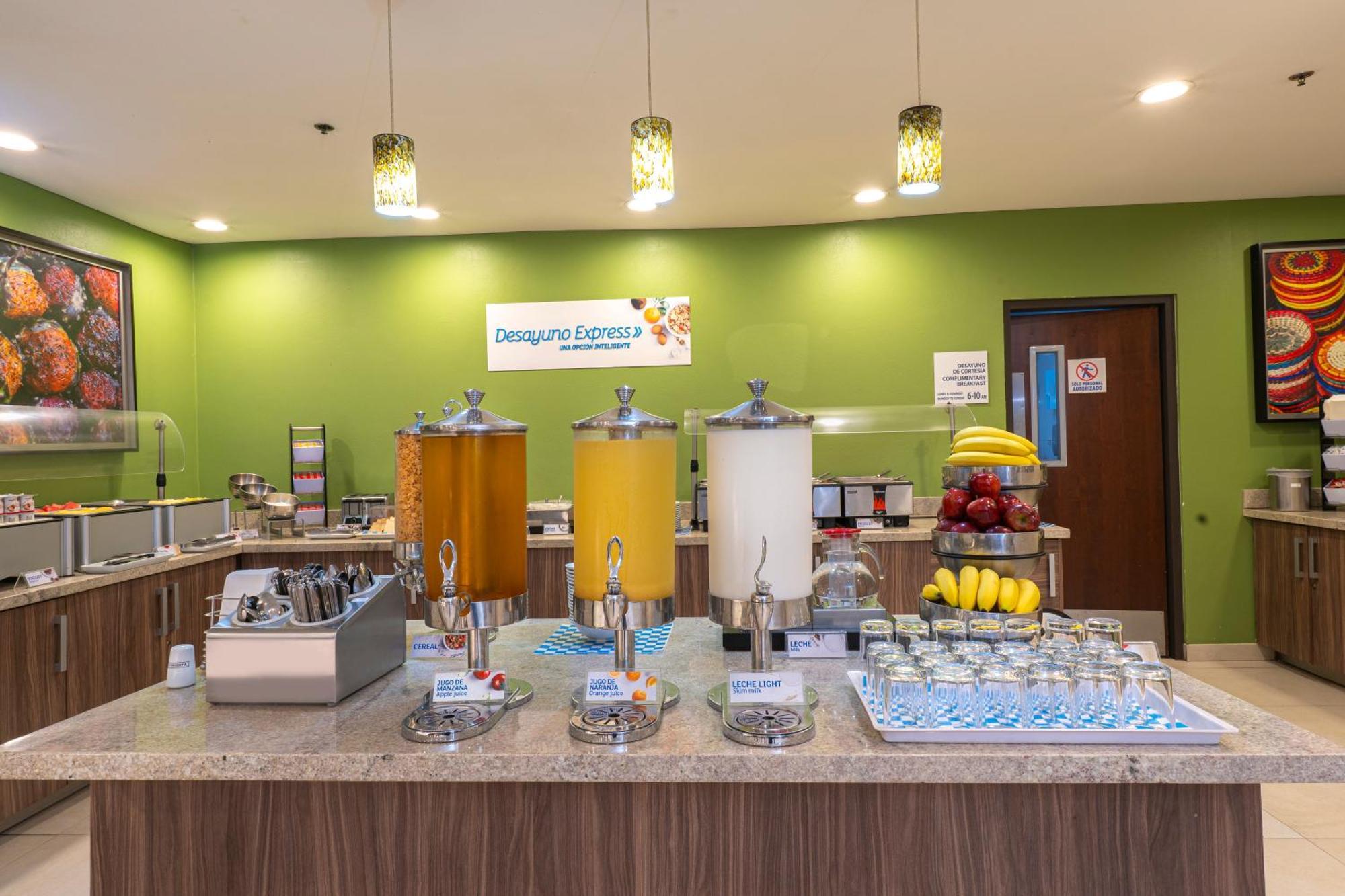 Holiday Inn Express Guadalajara Aeropuerto By Ihg Las Pintas Dış mekan fotoğraf